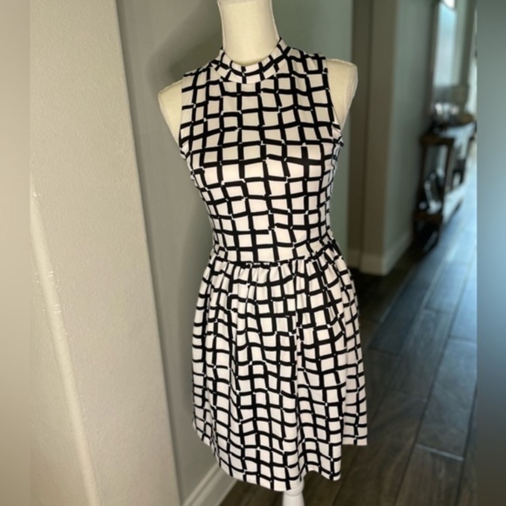 Chic Black and White Grid Pattern Dress